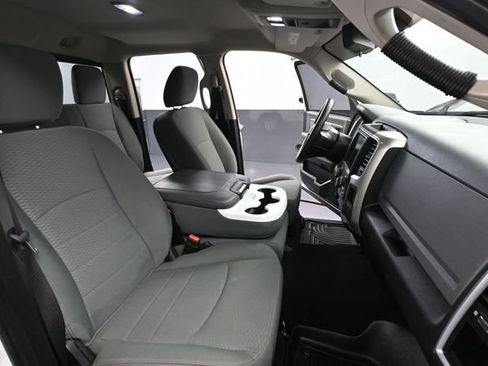 Used 2017 RAM 1500 Classic SLT AWD/4WD image 42