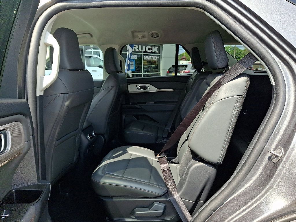Certified 2025 Ford Explorer Active w/ Active Comfort Package AWD/4WD image 11