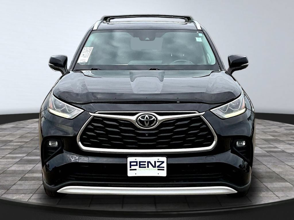 Used 2021 Toyota Highlander Limited AWD/4WD image 2