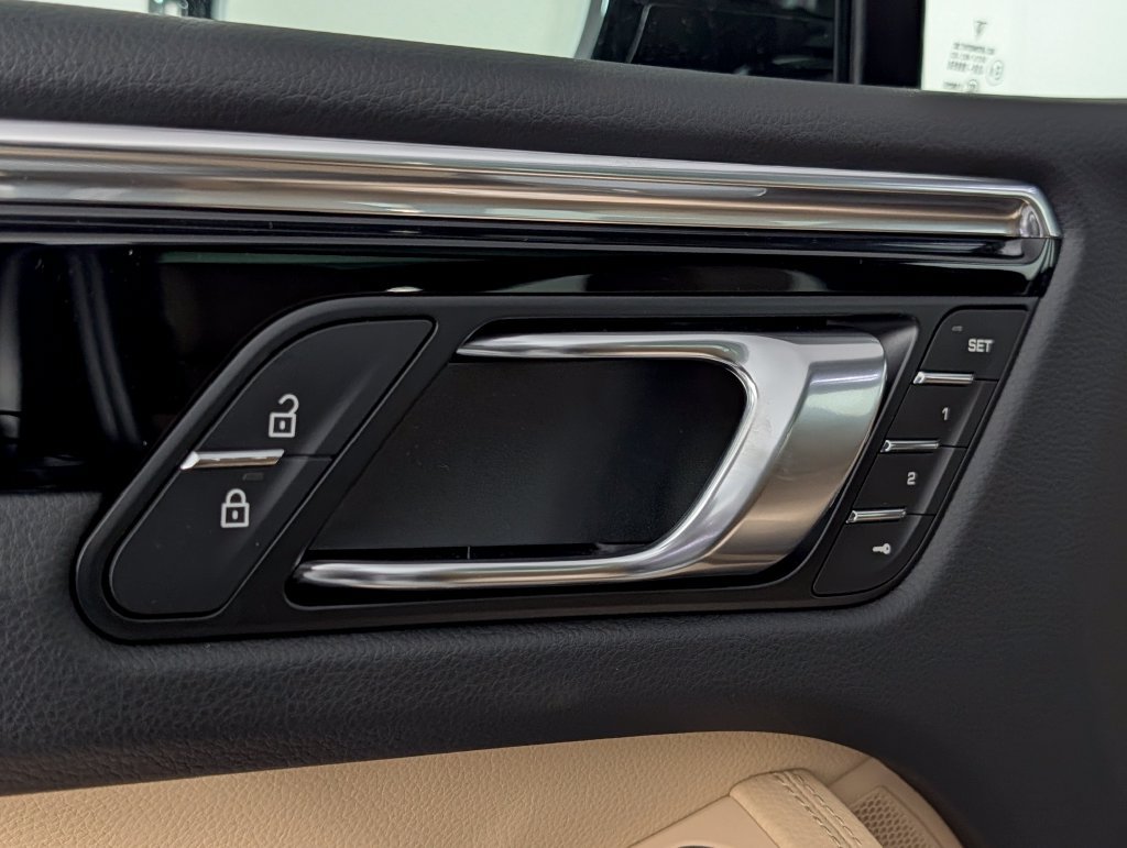 Certified 2026 Porsche Macan AWD/4WD image 26