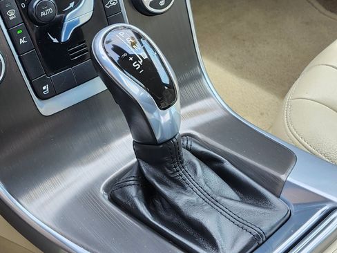 Used 2015 Volvo V60 T5 Premier image 25