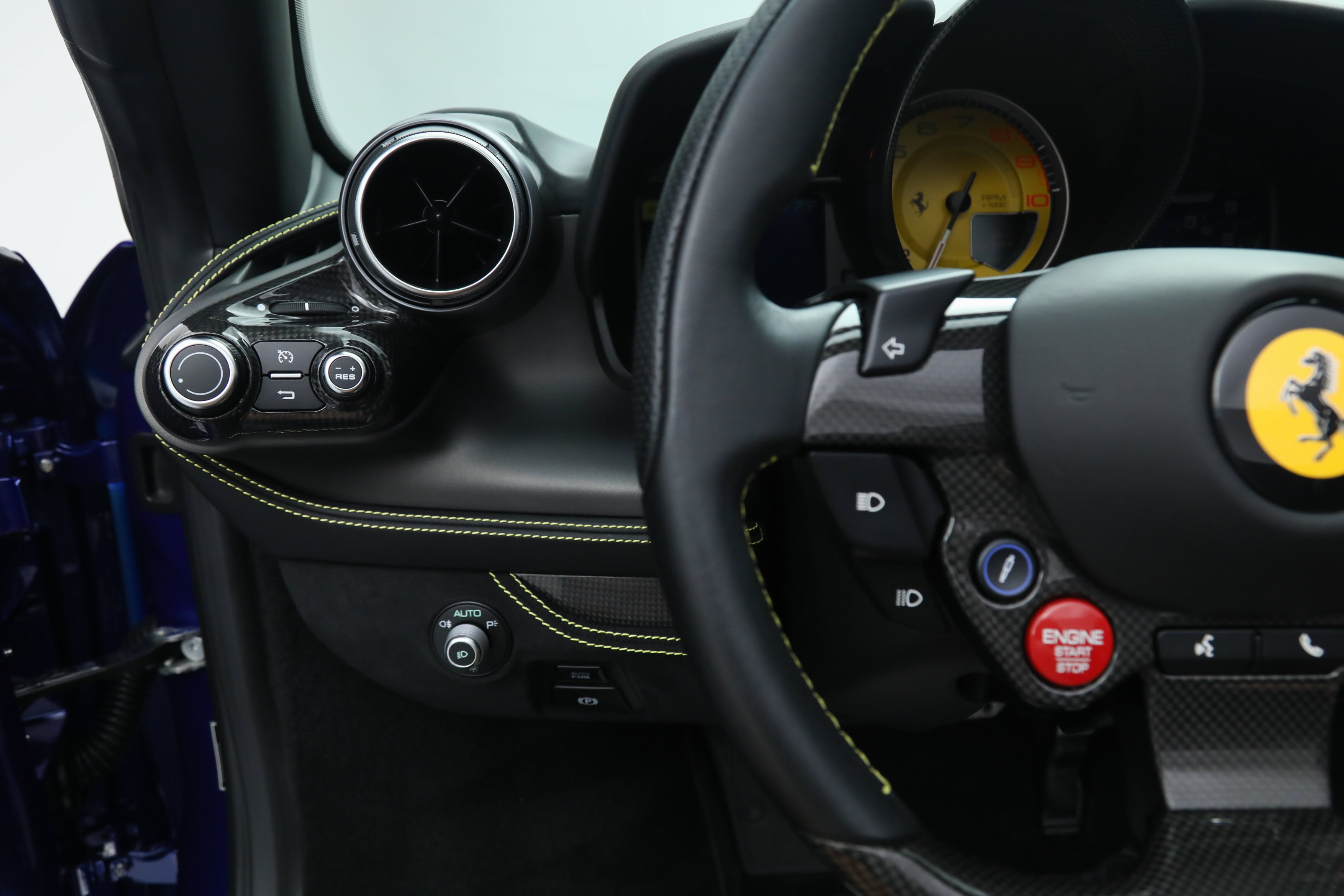 Certified 2022 Ferrari F8 Tributo RWD image 29