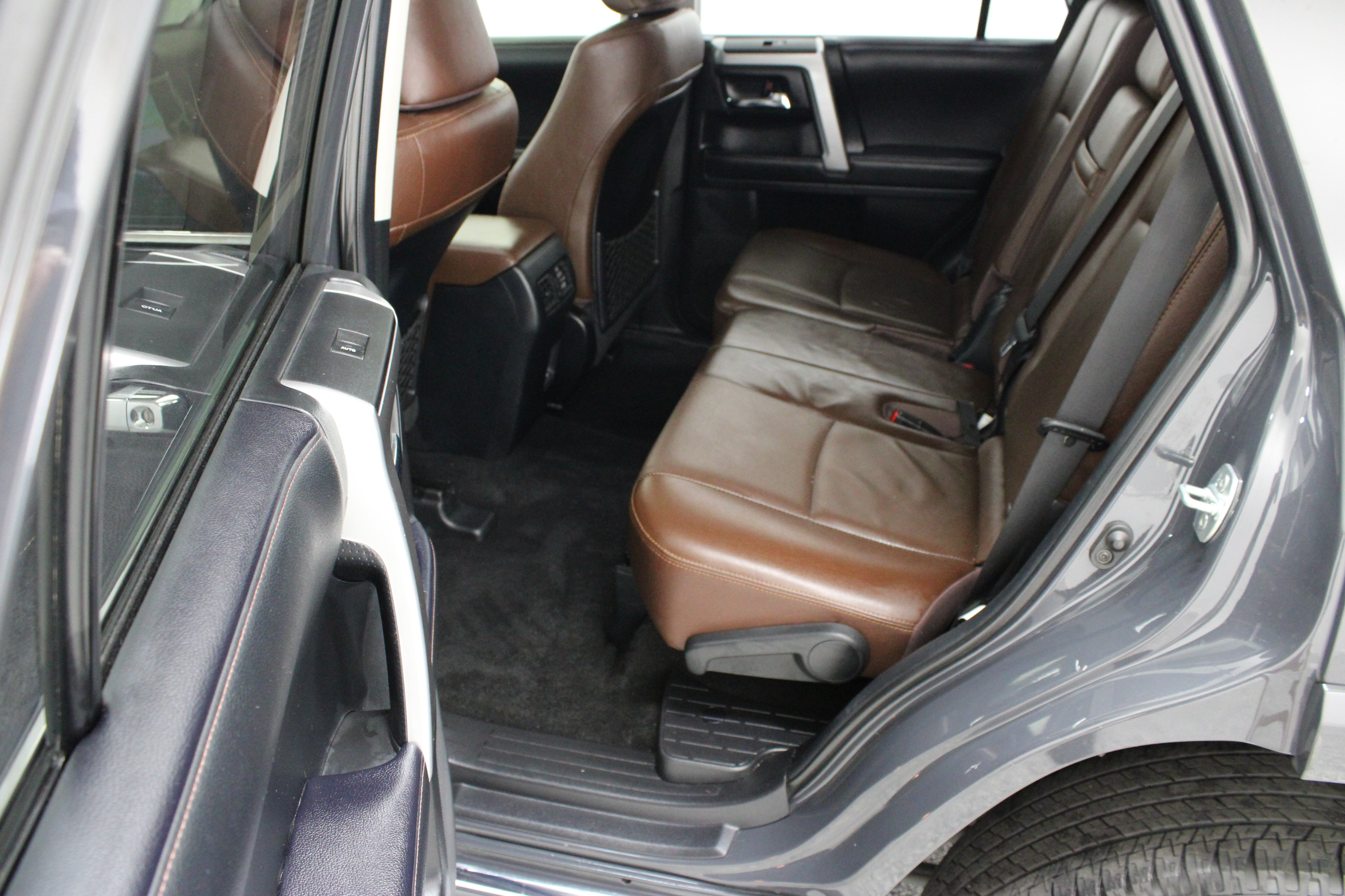 Used 2024 Toyota 4Runner Limited AWD/4WD image 31