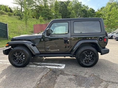 Used 2023 Jeep Wrangler Sport AWD/4WD image 4