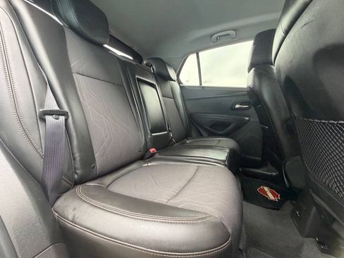 Used 2017 Chevrolet Trax LT w/ LT Convenience Package FWD image 20