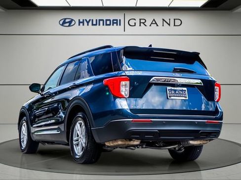 Used 2024 Ford Explorer XLT RWD image 4