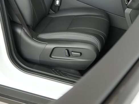 New 2025 VinFast VF 8 Eco AWD/4WD image 18