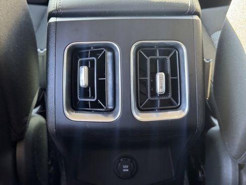 Used 2025 Kia Sorento LX image 17