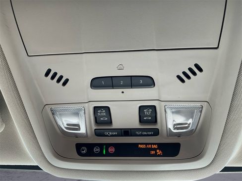 Used 2023 GMC Acadia Denali w/ Denali Ultimate Package image 11