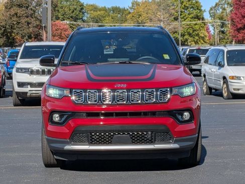 Used 2024 Jeep Compass Limited w/ Mopar Graphics Package AWD/4WD image 2