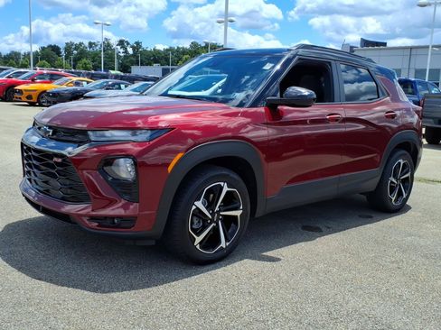 Used 2023 Chevrolet TrailBlazer RS w/ Sun and Liftgate Package AWD/4WD image 3