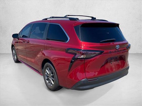 Used 2023 Toyota Sienna LE FWD image 9