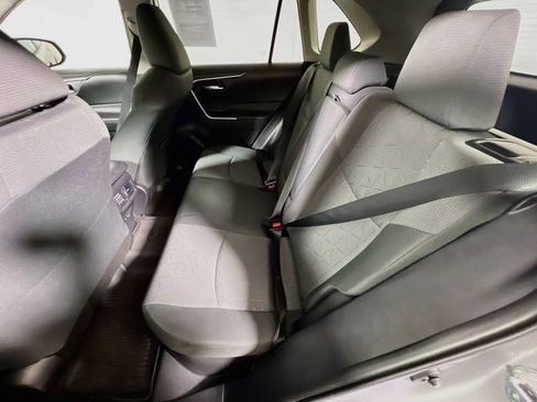Used 2020 Toyota RAV4 XLE w/ XLE Grade Weather Package AWD/4WD image 21
