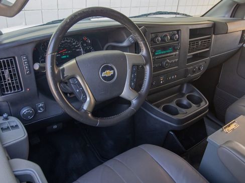 Used 2016 Chevrolet Express 3500 Extended image 12