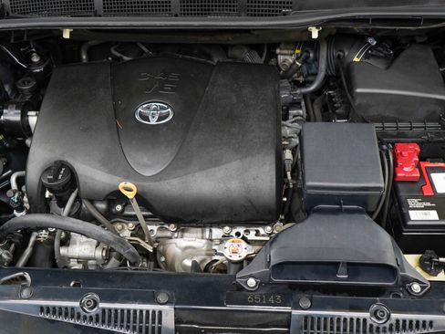 Used 2017 Toyota Sienna SE FWD image 34