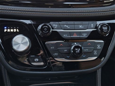 Used 2022 Chrysler Pacifica Pinnacle image 16