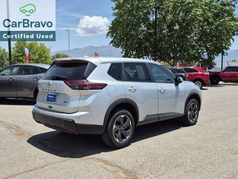 Used 2024 Nissan Rogue SV FWD image 3