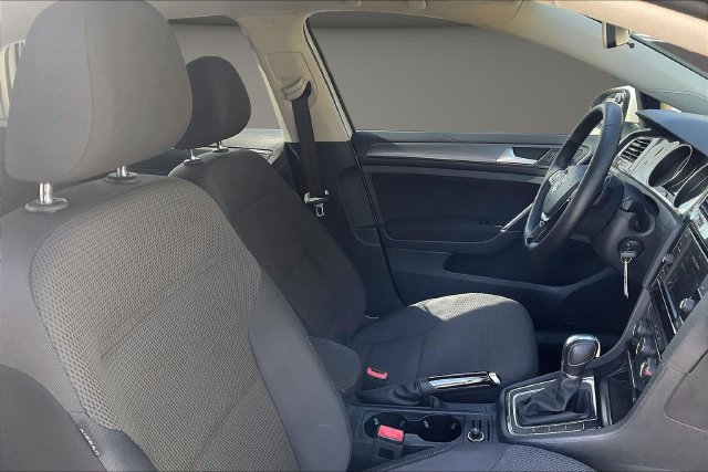 Used 2018 Volkswagen Golf S FWD image 7