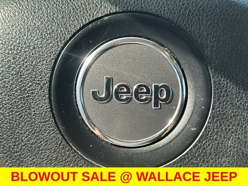 Used 2016 Jeep Grand Cherokee Summit w/ Platinum Series Group AWD/4WD image 33