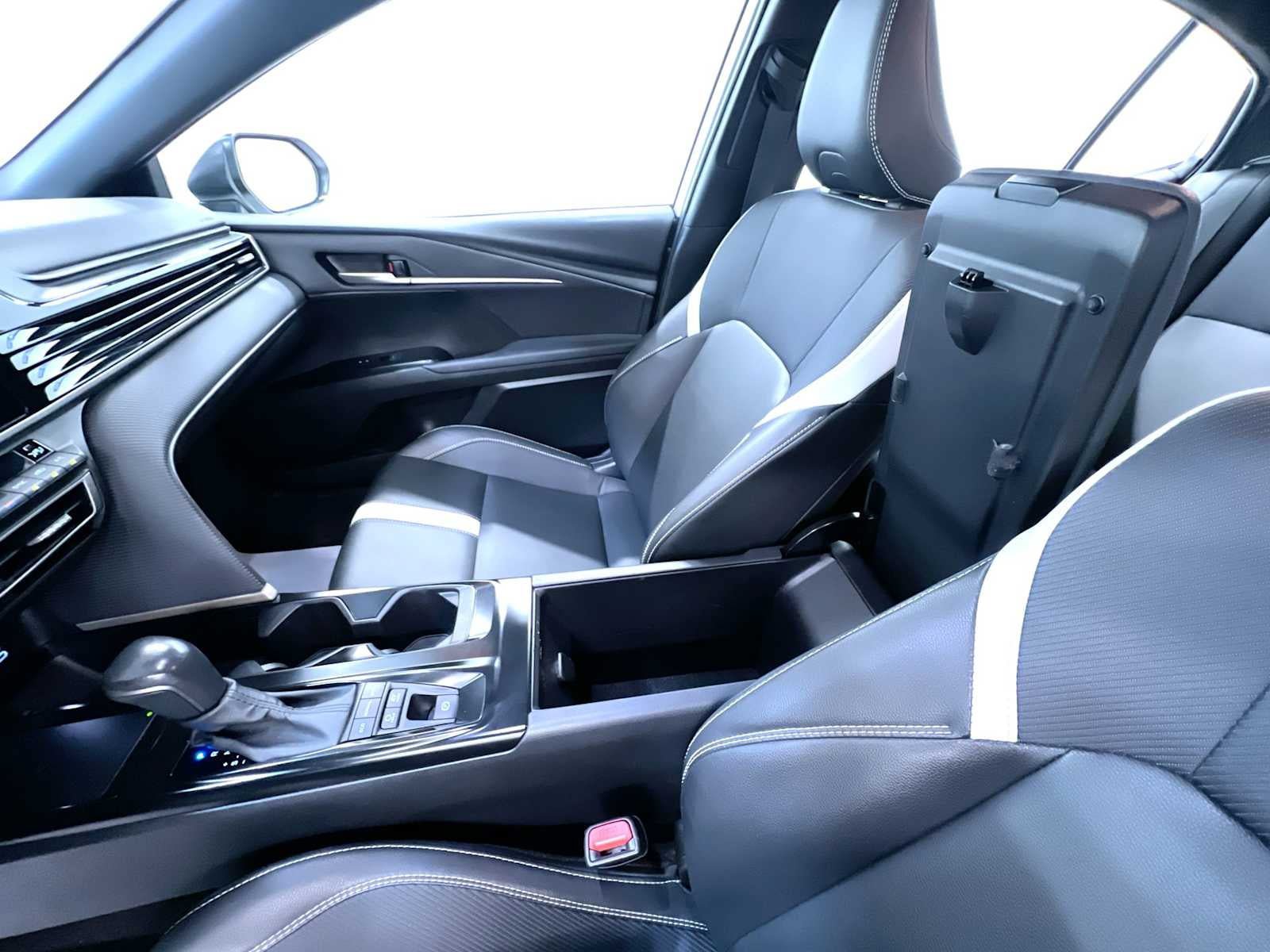 Used 2025 Toyota Camry SE FWD image 28