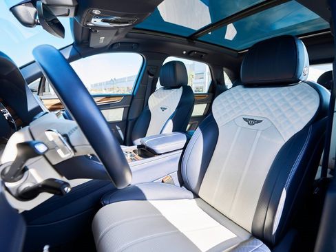 Used 2021 Bentley Bentayga image 42