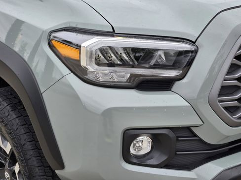 Used 2023 Toyota Tacoma TRD Off-Road w/ Technology Package AWD/4WD image 32