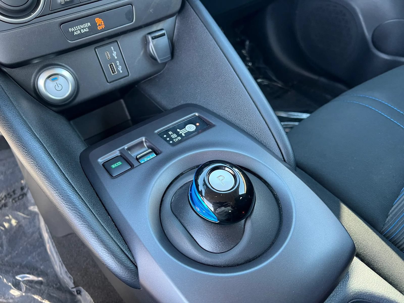 Used 2025 Nissan Leaf S FWD image 17