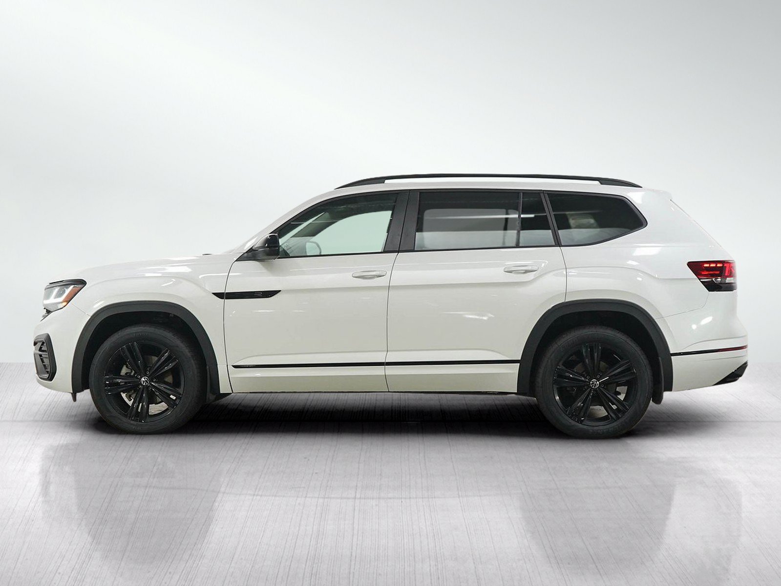 Used 2022 Volkswagen Atlas SEL R-Line AWD/4WD image 3