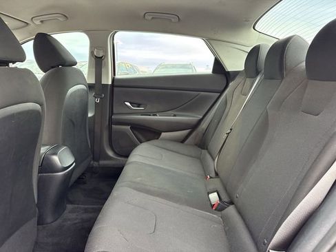 Used 2021 Hyundai Elantra SE image 9