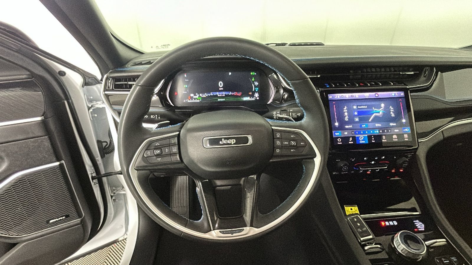 Used 2023 Jeep Grand Cherokee Trailhawk w/ Advanced Protech Group II AWD/4WD image 17