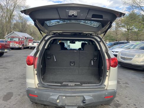 Used 2010 Chevrolet Traverse LT w/ Personal Connectivity Package image 7