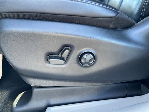 Used 2023 Chrysler Pacifica Touring-L image 25