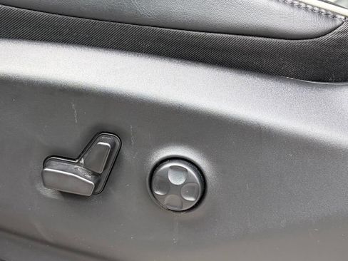 Used 2024 Chrysler Pacifica Limited FWD image 57