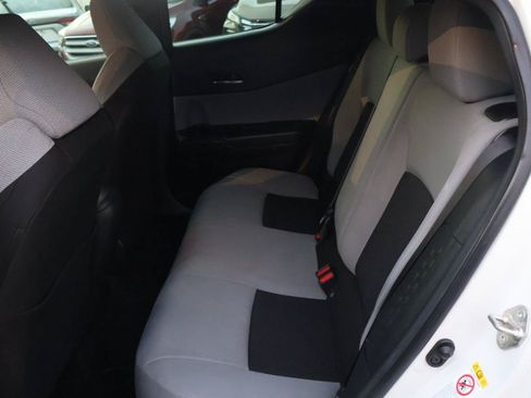 Used 2019 Toyota C-HR XLE FWD image 14
