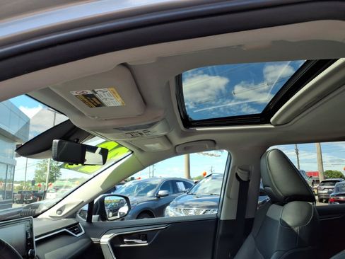 Certified 2020 Toyota RAV4 Limited AWD/4WD image 11