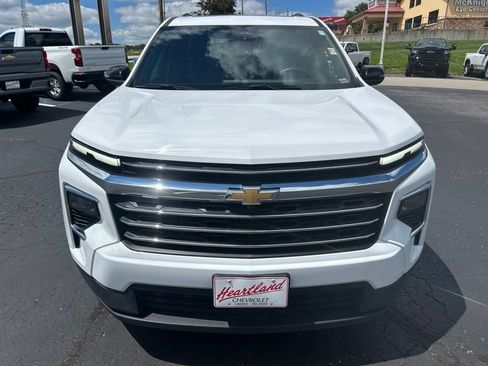 Used 2025 Chevrolet Traverse LT w/ Sun and Wheel Package AWD/4WD image 2