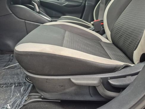 Used 2020 Nissan Versa SV FWD image 17