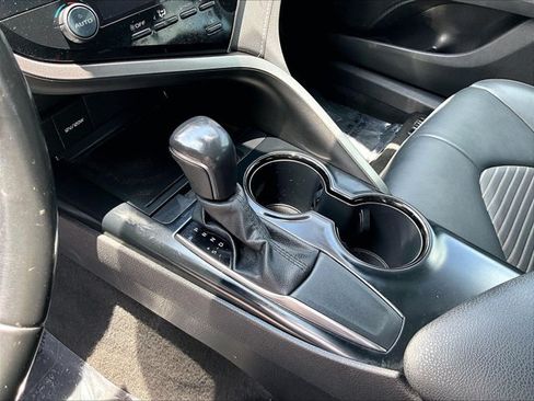 Used 2020 Toyota Camry SE FWD image 15