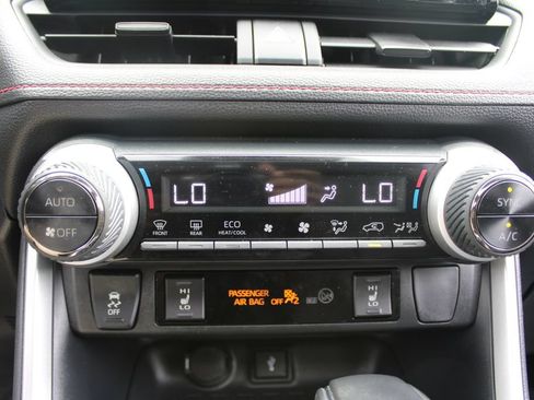 Used 2022 Toyota RAV4 SE w/ Weather & Moonroof Package AWD/4WD image 21