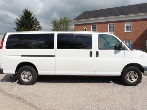 Used 2007 Chevrolet Express 3500 Extended Passenger RWD image 19