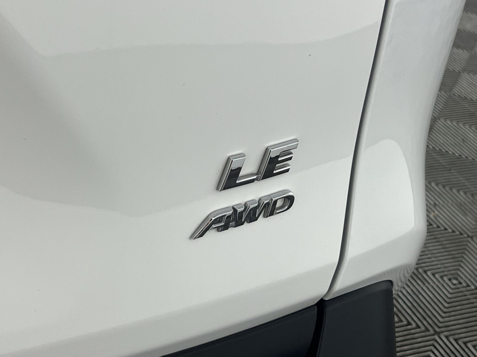 Used 2025 Toyota RAV4 LE AWD/4WD image 27