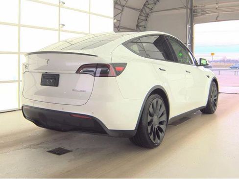 Used 2022 Tesla Model Y Performance image 3