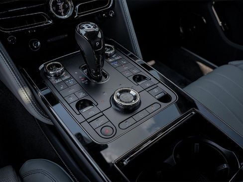 New 2025 Bentley Flying Spur Plug-In Hybrid image 29