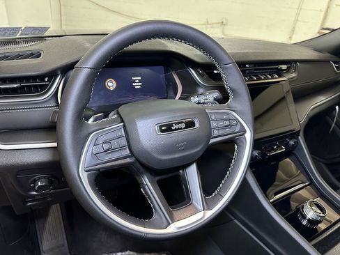 New 2025 Jeep Grand Cherokee L Altitude image 21