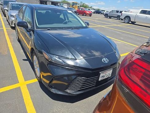 Used 2025 Toyota Camry LE FWD image 6