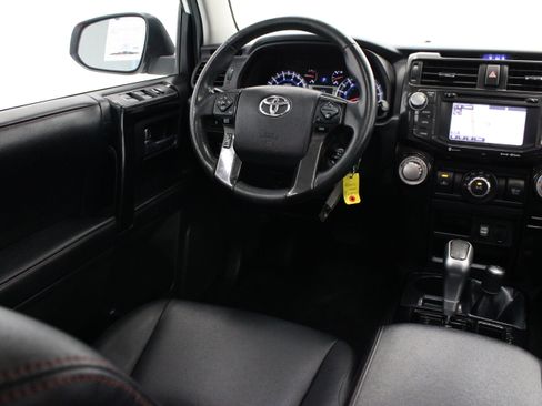Used 2018 Toyota 4Runner TRD Off-Road Premium AWD/4WD image 31
