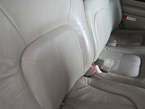 Used 2002 Cadillac Escalade Base AWD image 10