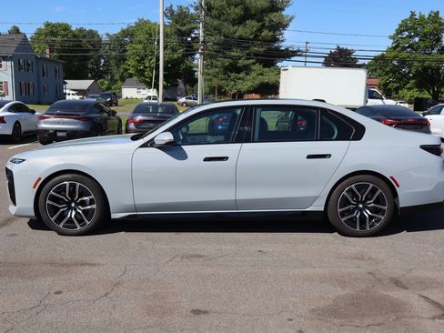 Used 2024 BMW 760i xDrive w/ Premium Package AWD/4WD image 8