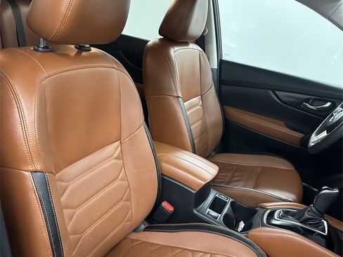 Used 2017 Nissan Rogue SL w/ SL Premium Package image 39