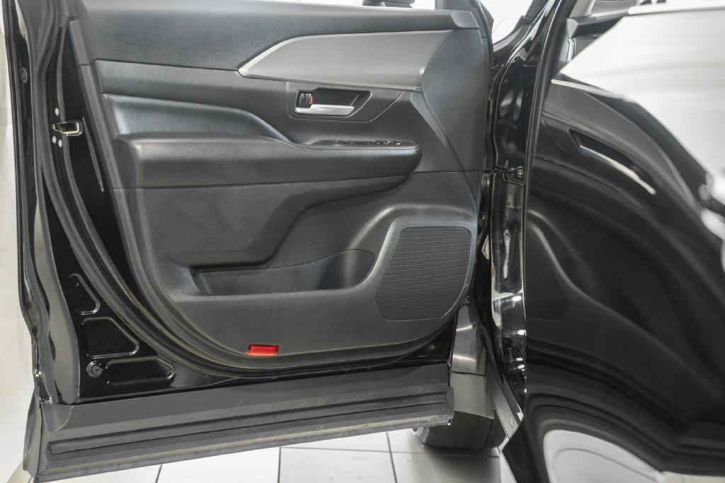 Used 2025 Toyota Grand Highlander AWD image 40